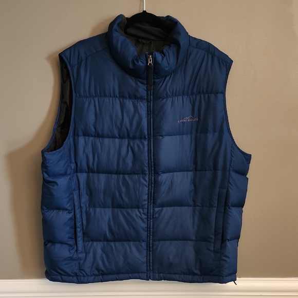 Eddie Bauer Men's Navy Quilted Vest - Picture 1 of 11